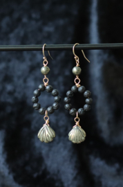 Pyriet schelp en lavasteen 14k gold filled gouden oorbellen