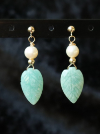Amazoniet bladvorm aan 14k gold filled gouden of 925 zilveren oorbellen