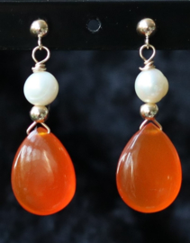Carneool met zoetwaterparel gouden 14k gold filled oorbellen