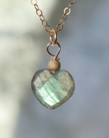 Labradoriet hart met 14k gold filled gouden ketting