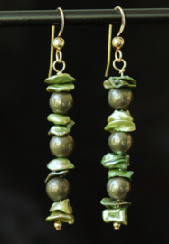 Pyriet (lucky stone)en zoetwaterparel 14k gold filled gouden oorbellen,