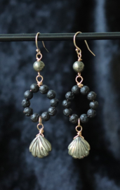 Pyriet schelp en lavasteen 14k gold filled gouden oorbellen