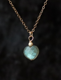 Labradoriet hart met 14k gold filled gouden ketting