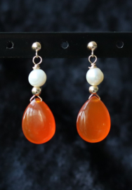 Carneool met zoetwaterparel gouden 14k gold filled oorbellen