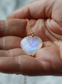 Regenboog maansteen hart 14k gold filled of zilveren  ketting