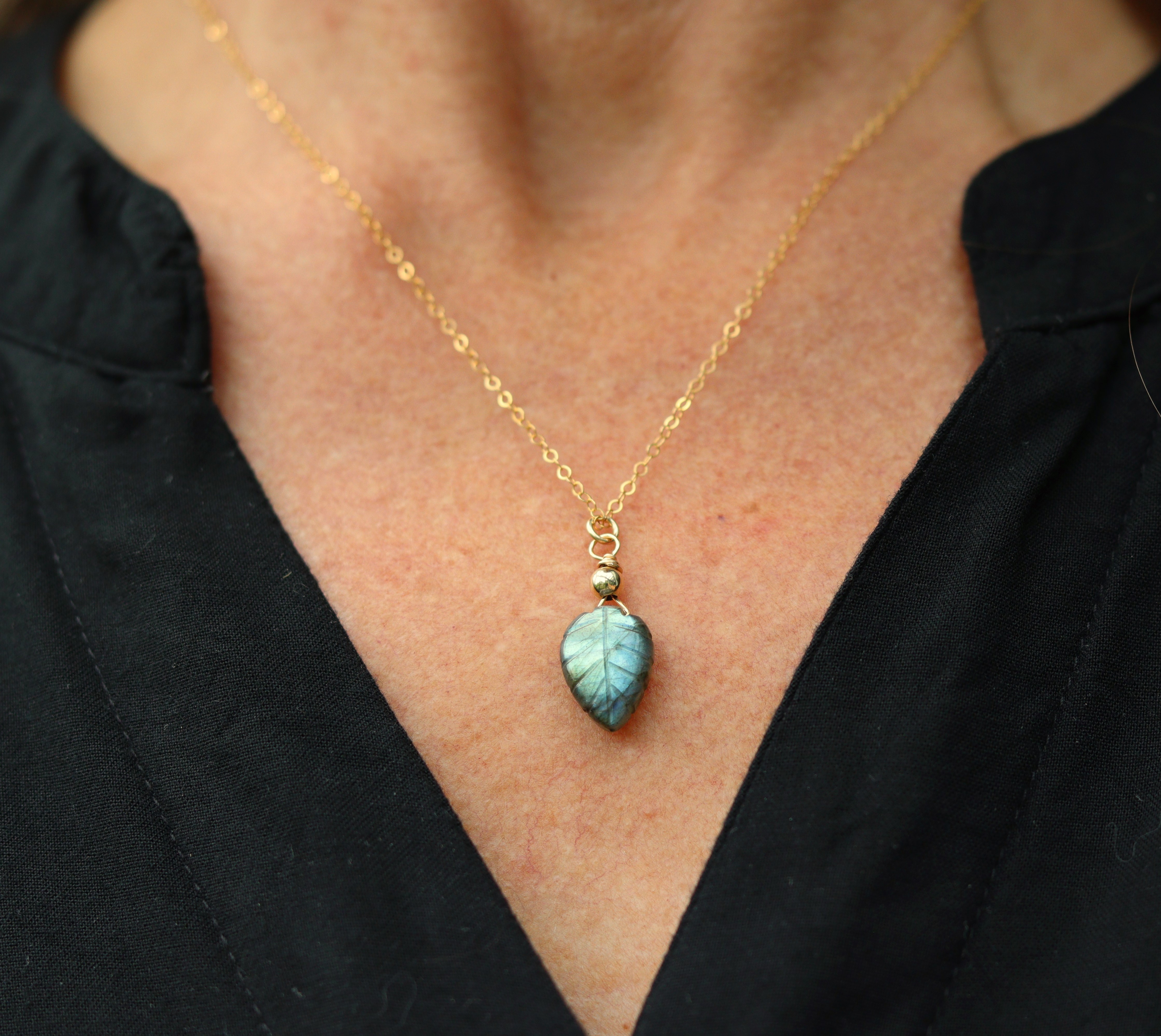 Labradoriet blad 14k gold filled gouden of 925 zilveren ketting