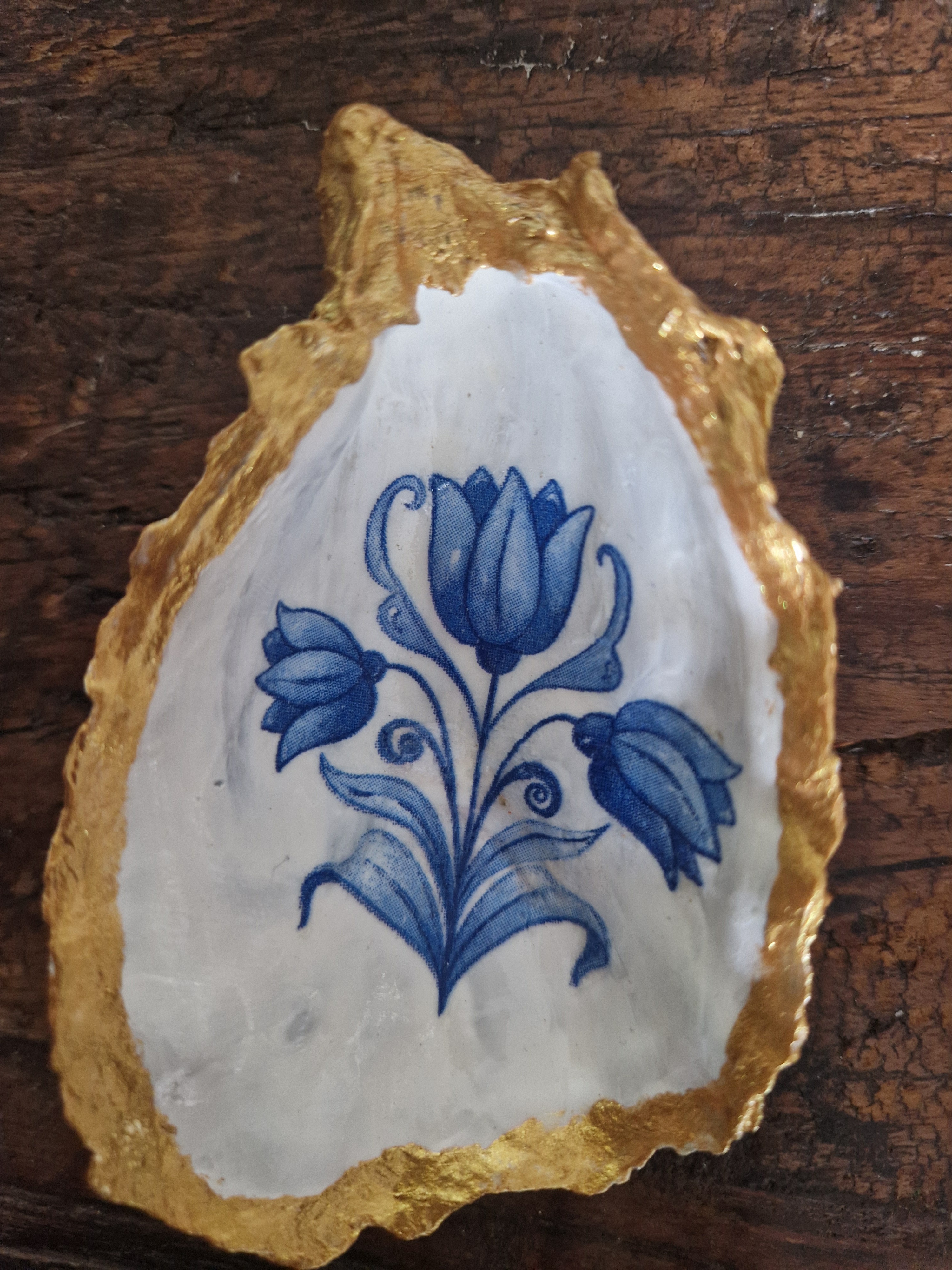 Grote losse oester goudrand bloemen Delfts blauw 3