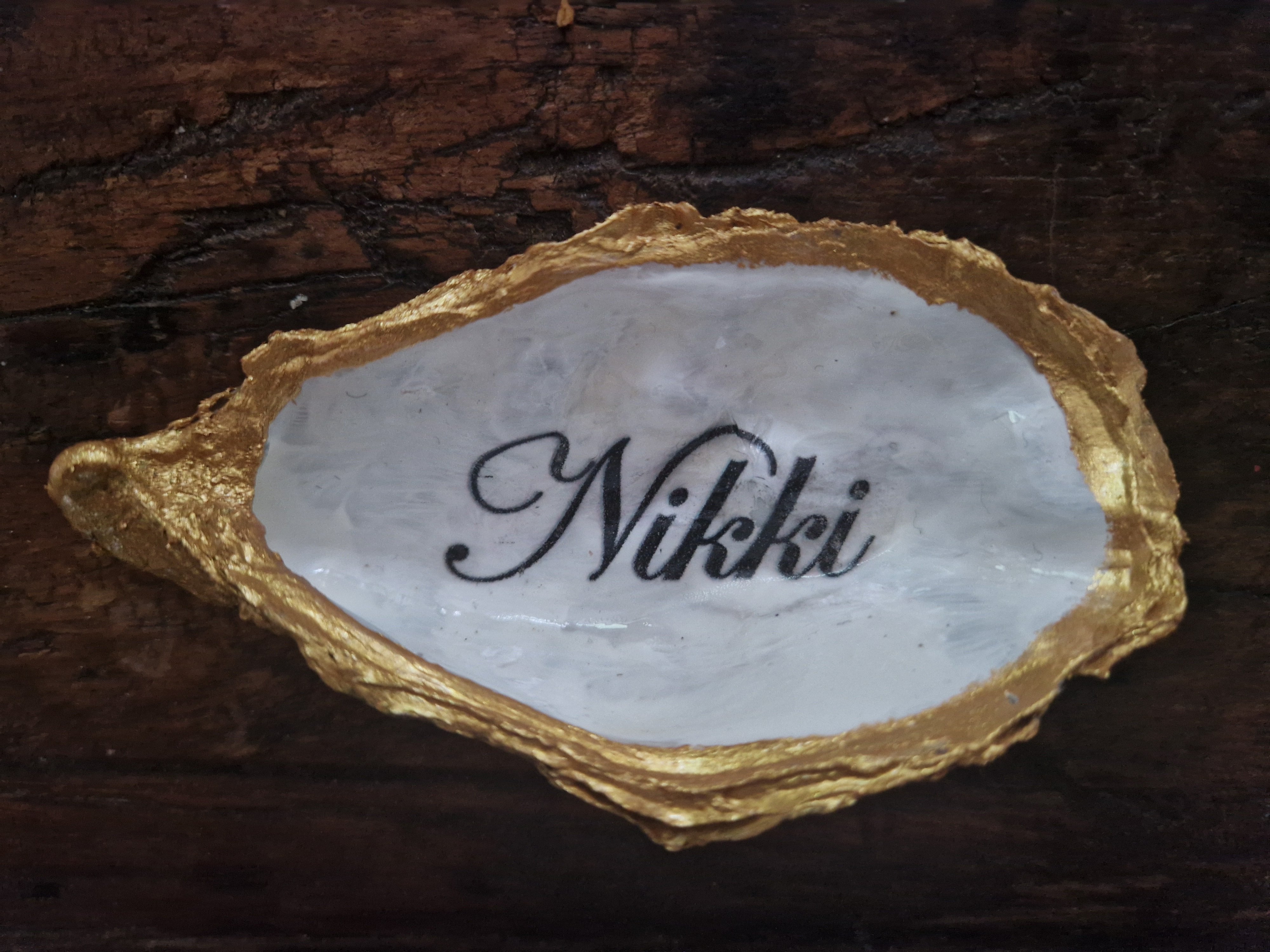 Losse oester met naam Nikki