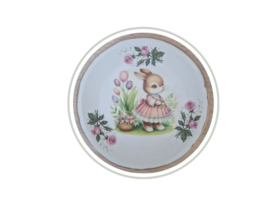 Gedecoreerd vintage bordje rozen konijn met mand   NIEUW!!!