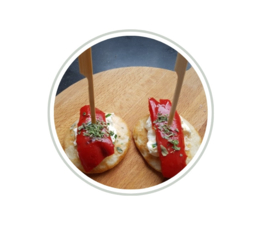 Set glutenvrije blini's met gegrilde paprika (2 stuks) - als aanvulling op een high tea (box)