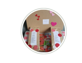 Brievenbus verwenbox: By Caatje Thee met wat lekkers Deluxe thema Liefde