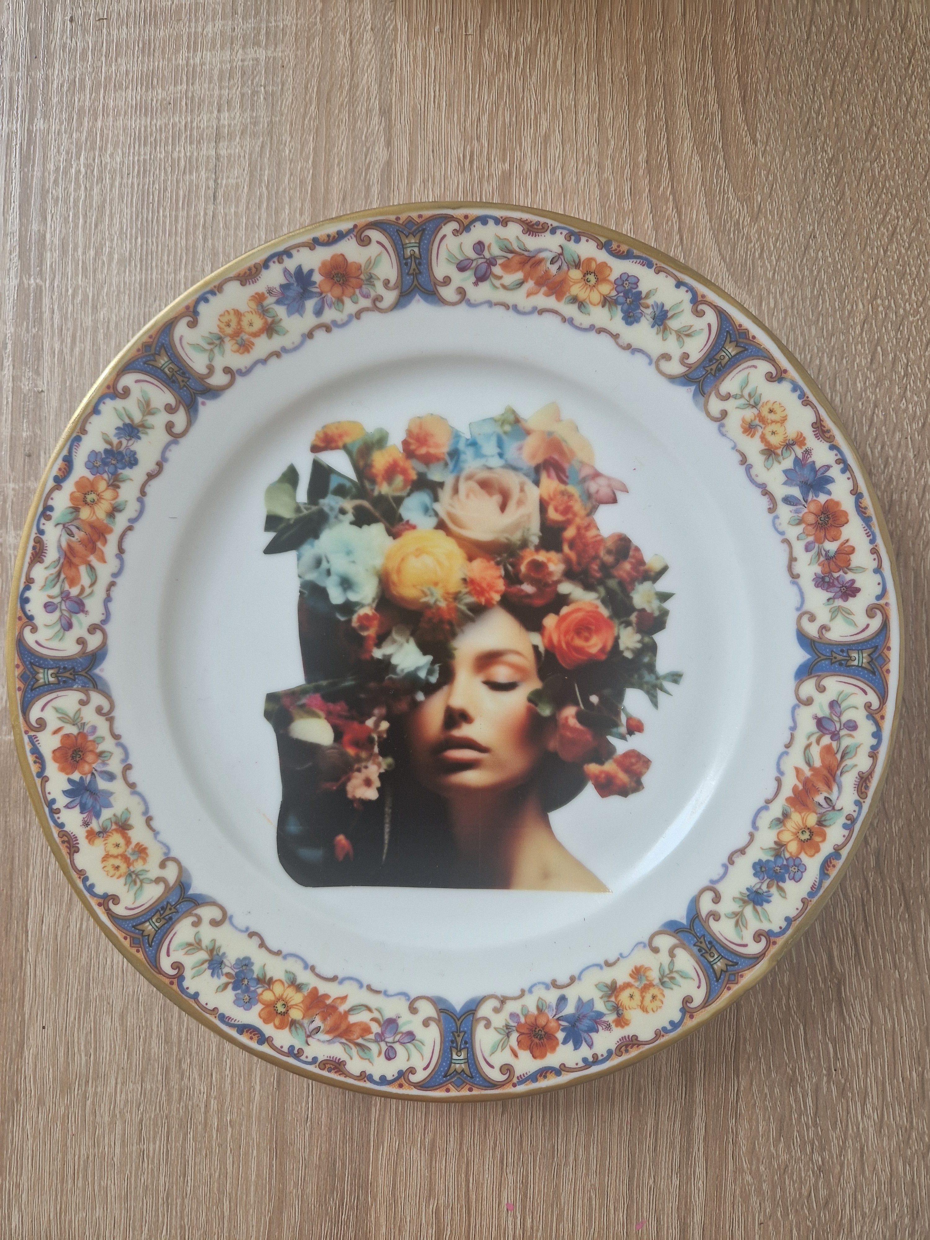 Gedecoreerd vintage bord vrouw met bloemen 1  NIEUW!!!