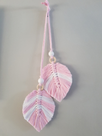 Dubbele macrame veer in roze en wit