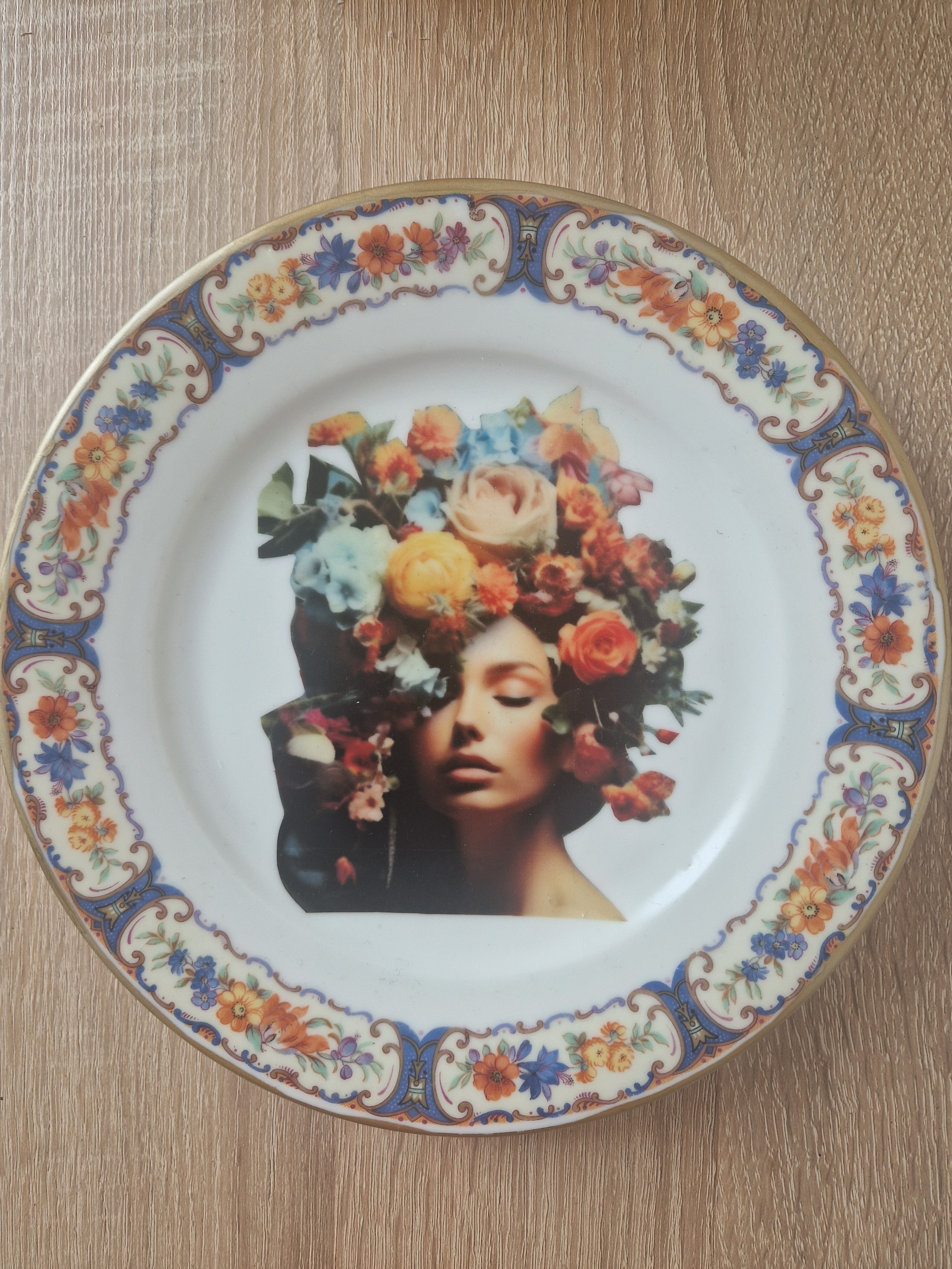 Gedecoreerd vintage bord vrouw met bloemen 2  NIEUW!!!