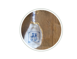 Tassen/sleutelhanger oesterdeksel Delfts blauw kussend paartje zilverrand   NIEUW !!