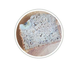 Plak home made bananenbrood - als aanvulling op een high tea box