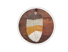 Multicolor macrame veer aan zwarte kralenketting