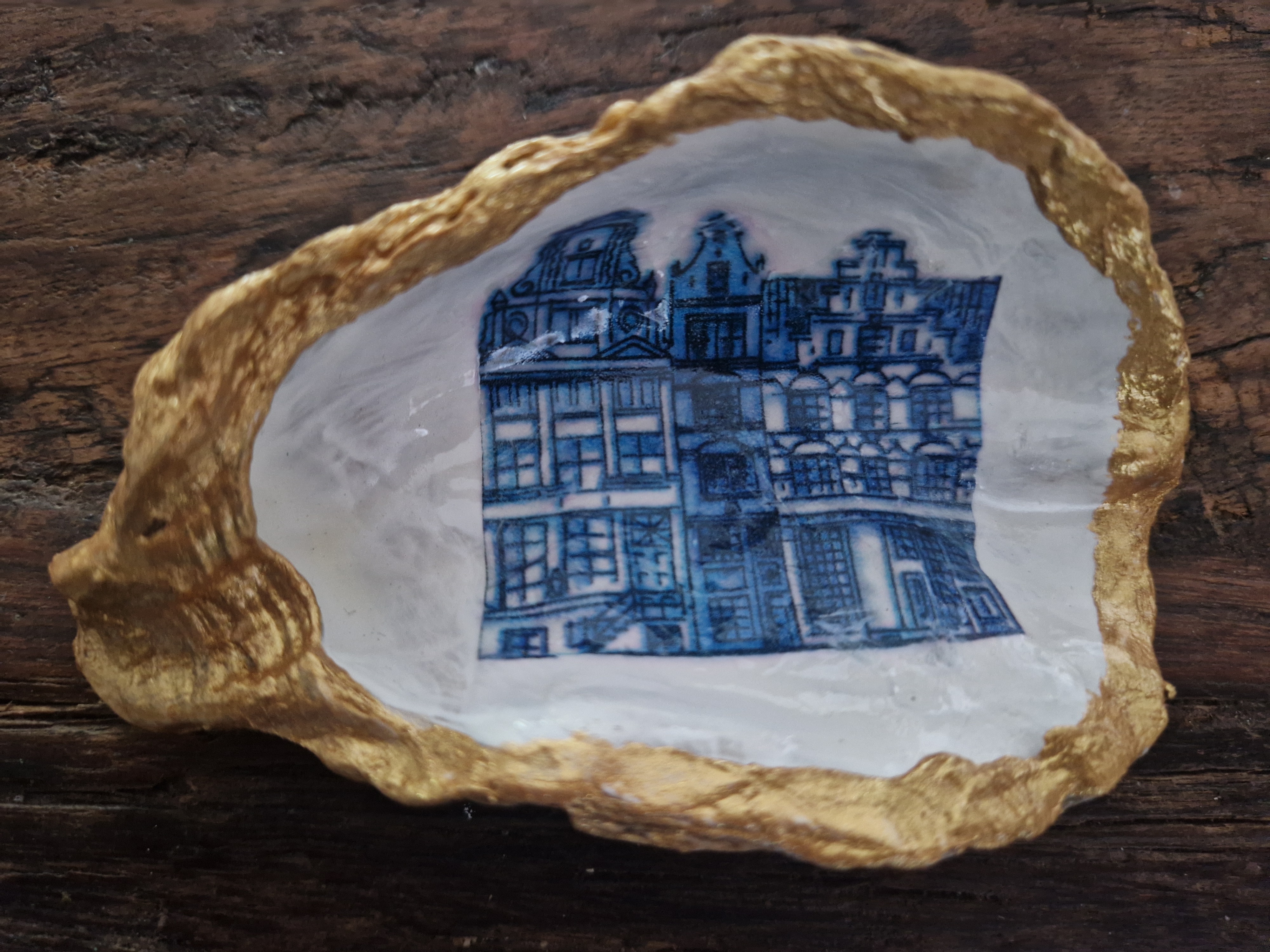 Grote losse oester goudrand 3x grachtenpand Delfts blauw