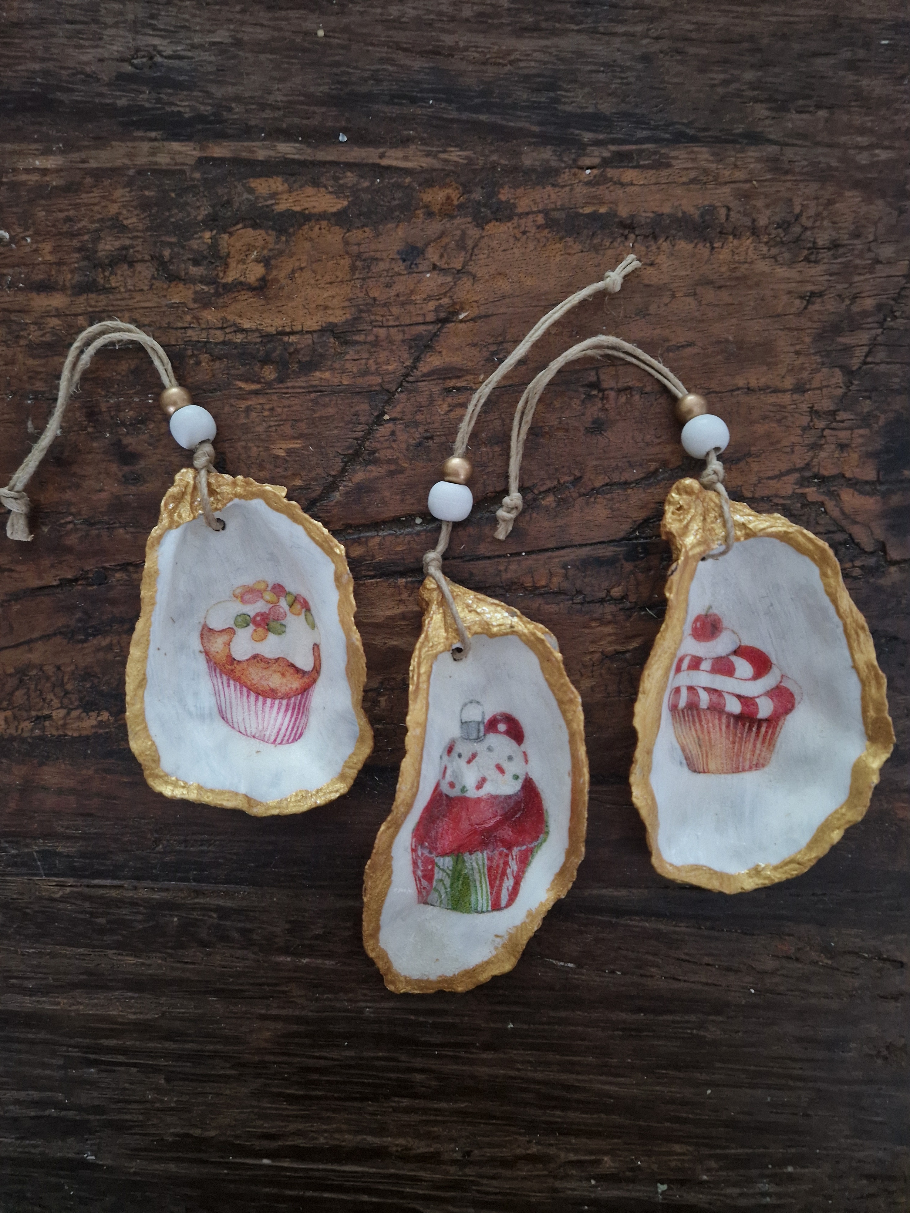 Oesterset 3 hangers met cupcakes