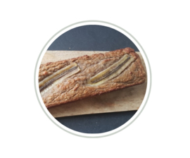 Een heel home made GLUTENVRIJ bananenbrood - als aanvulling op een high tea box