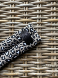 Neusbeen onderlegger taupe leopard