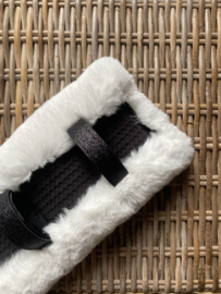 Tuigonderlegger luxury white fur