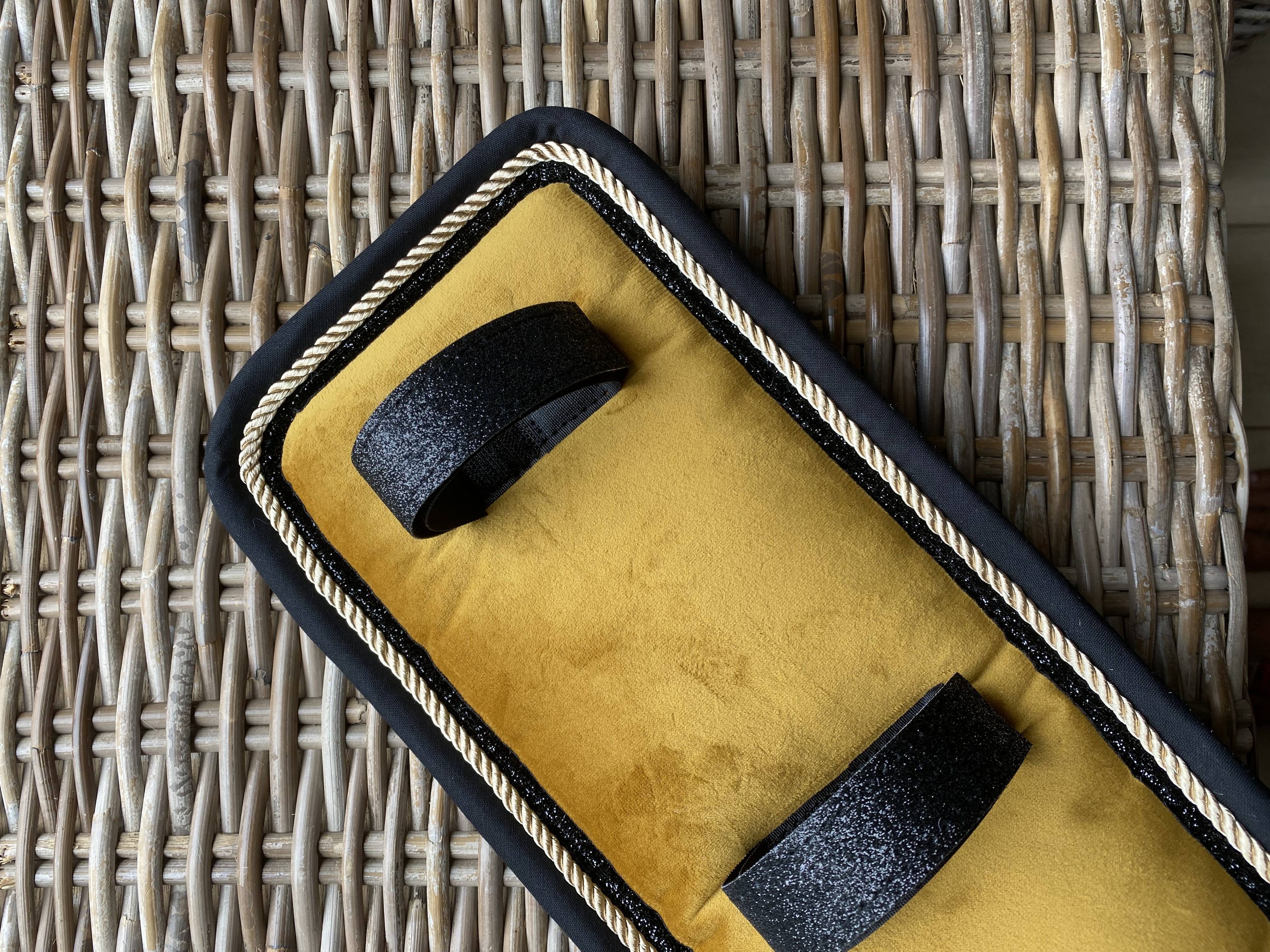 Harnesspad velvet mustard