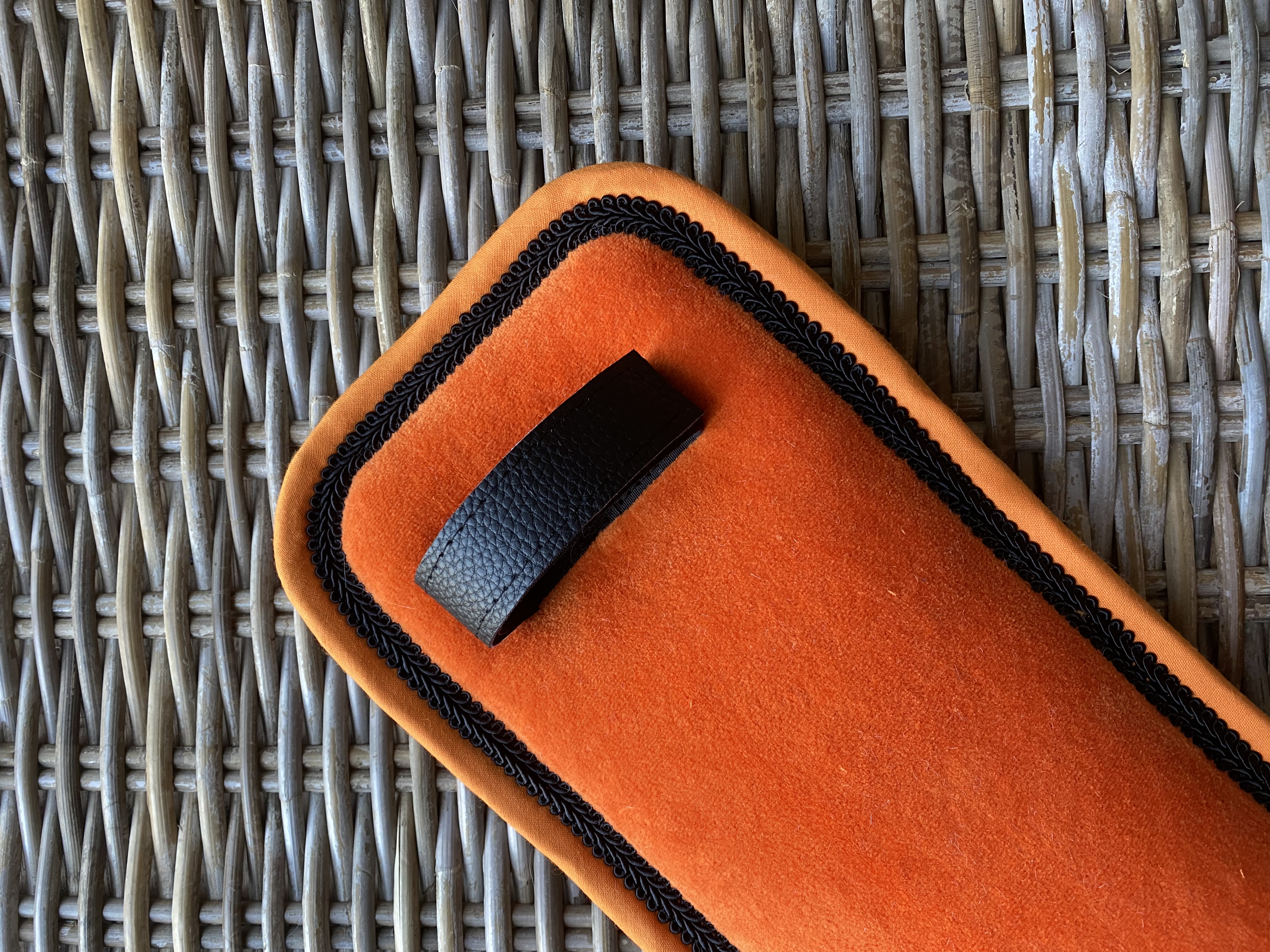 Harnesspad matte velvet orange