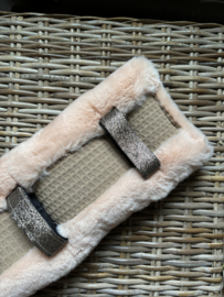 Harnesspad budget fur peach | shetty