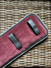 Harnesspad matte velvet bordeaux | shetty