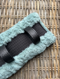 Tuigonderlegger curly fur old green