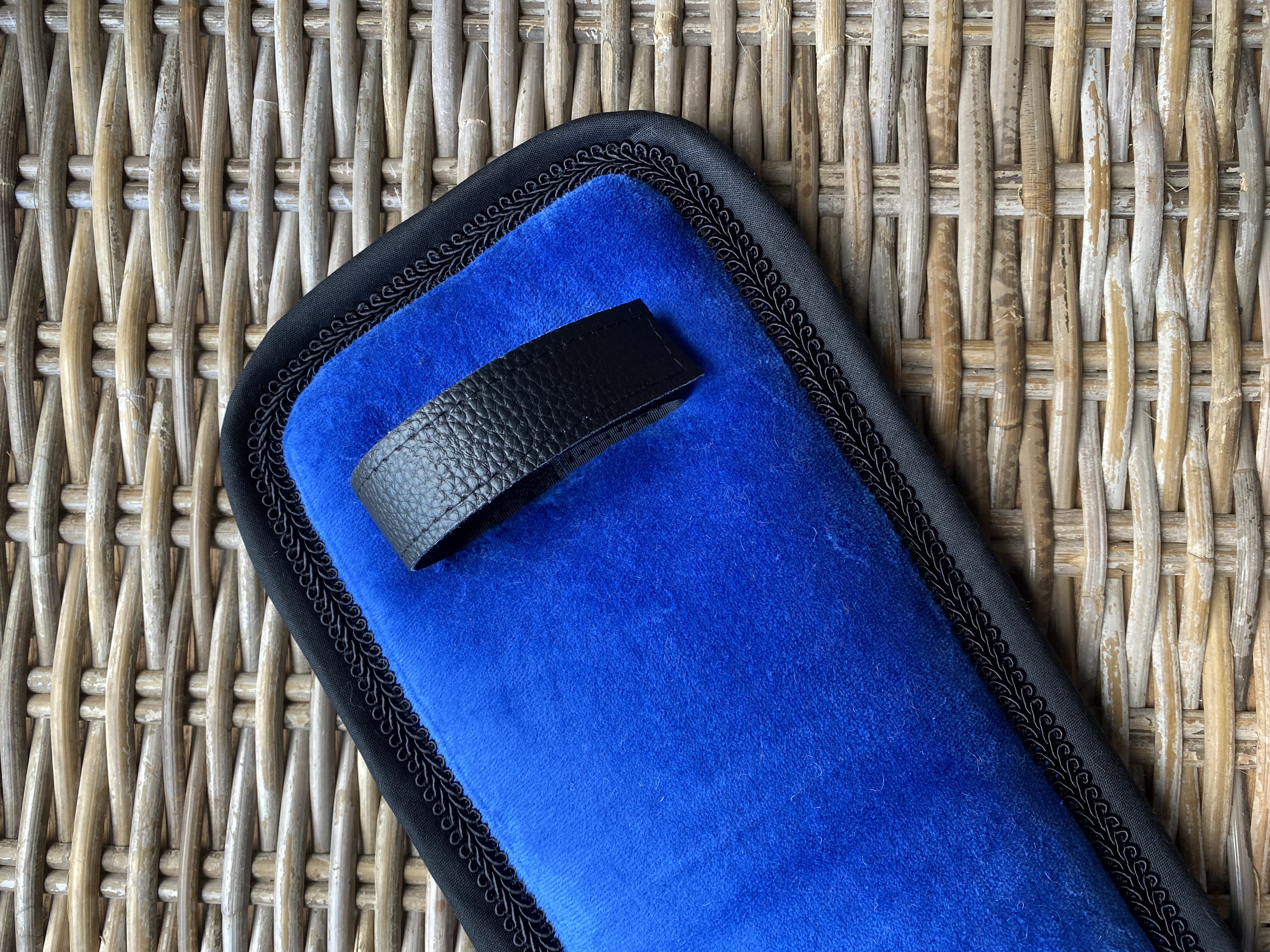 Harnesspad matte velvet royal blue