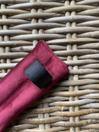 Neusbeen onderlegger velvet bordeaux
