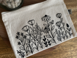 Etui met veldbloemen