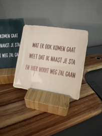 Tegeltje ‘wat er ook komen gaat’