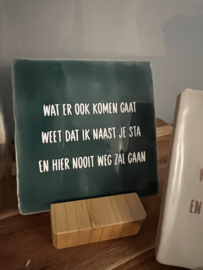 Tegeltje ‘wat er ook komen gaat’