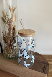 Drinkglas met blauwe vlinders