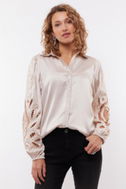 C&S The Label Djelina blouse sand 24WXC01
