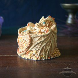 Dragon figure secret trinket box 'nest'