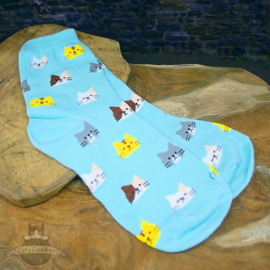 Hellblaue Socken mit Katzenköpfen Größe 36-41