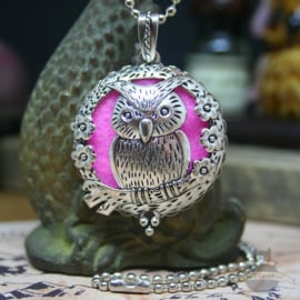 Owl diffuser necklace with silver colored flowers