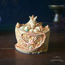 Dragon figure secret trinket box 'nest'