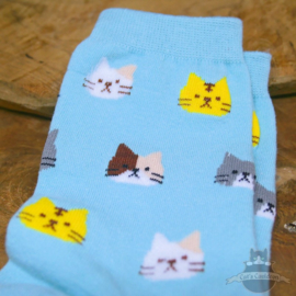 Lichtblauwe sokken met kattenkoppen mt.36-41