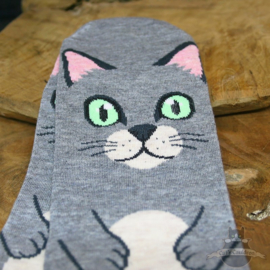 Graue Socken mit großer Katze im Cartoon-Stil Größe 35-40