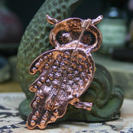Blue owl brooch decorated with stones