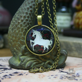 Witte eenhoorn fantasy ketting met ronde hanger