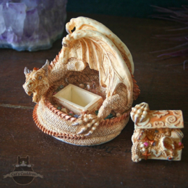 Dragon figure secret trinket box 'chest'