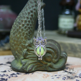 Owl necklace with small glow in the dark pearl