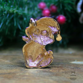 Zwarte kitten met kerstmuts en strik pin broche