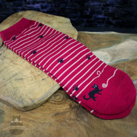 Donkerrode sokken gestreept met kattenpootjes mt.35-40